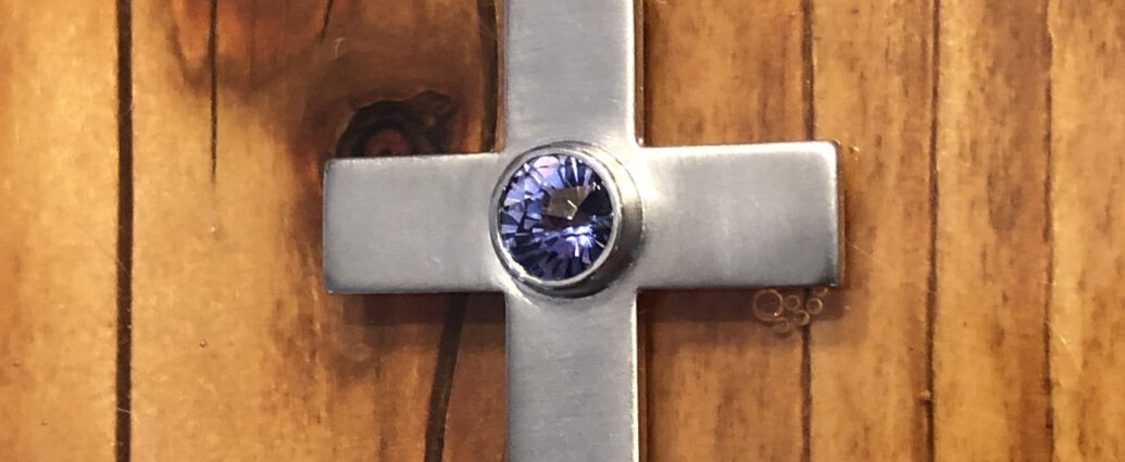 Weißgold Kreuz mit Safir